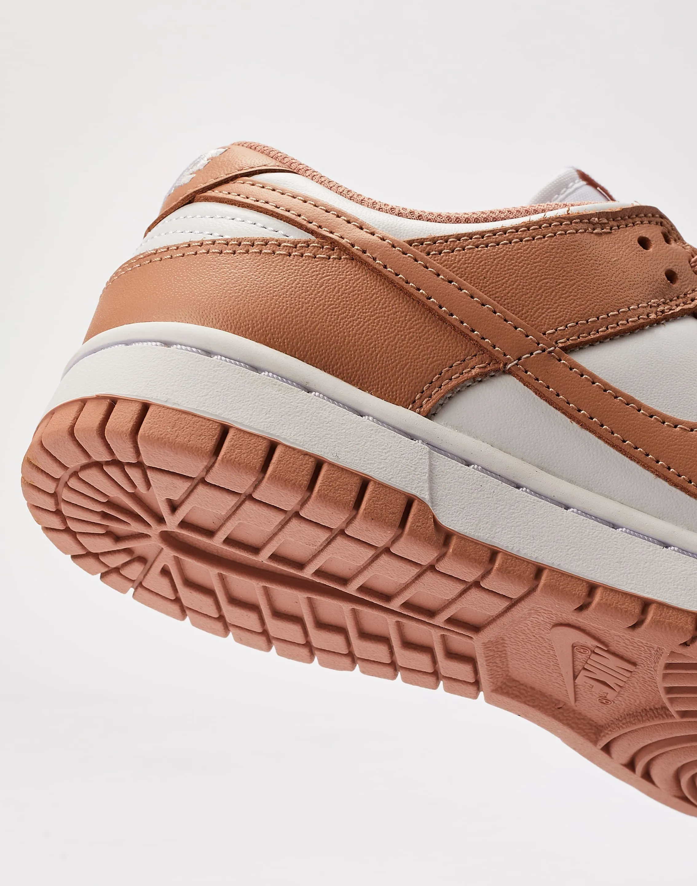 Nike  Dunk Low